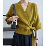 Cardigan lavorato a maglia in stile retrò francese, con scollo a V e cinta in maglia